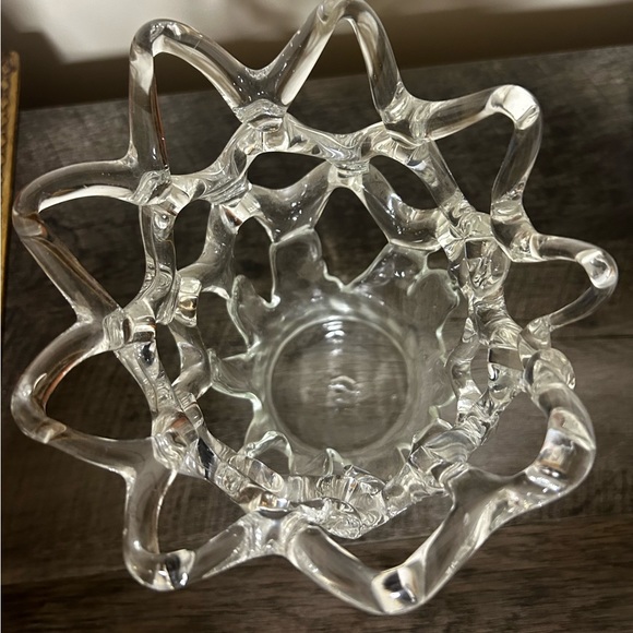Open latticework clear glass vase.  7.5” tall.  6” wide at the top. - Picture 3 of 4